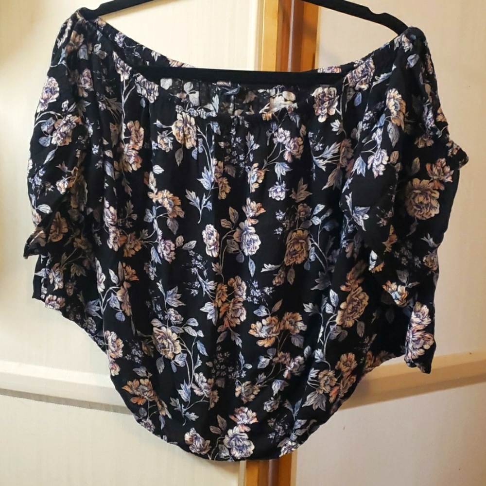 American Eagle Off Shoulder Black Floral Flowy Top